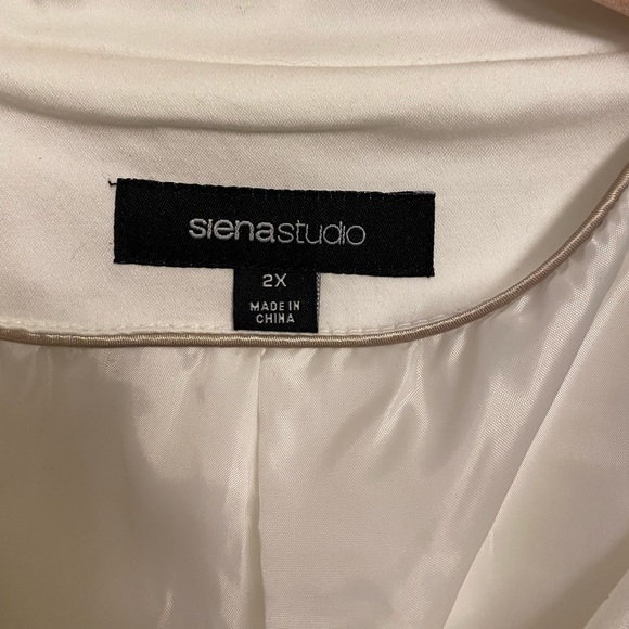 Heavy white twill coat with tabbed cuffs and back belting. - Picture 2 of 5